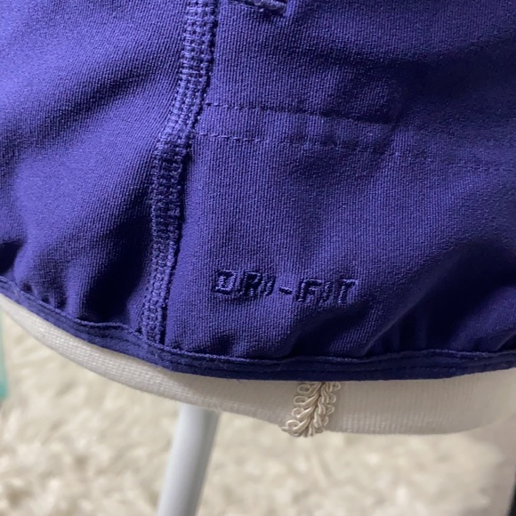 Women’s Purple Nike Dri Fit Zip Up Jacket Size XS - Picture 7 of 8